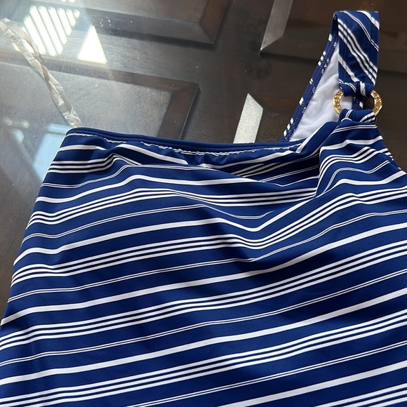 LAUREN RALPH LAUREN STRIPED ONE SHOULDER
ONE PIECE SWIMWEAR. - Picture 9 of 16